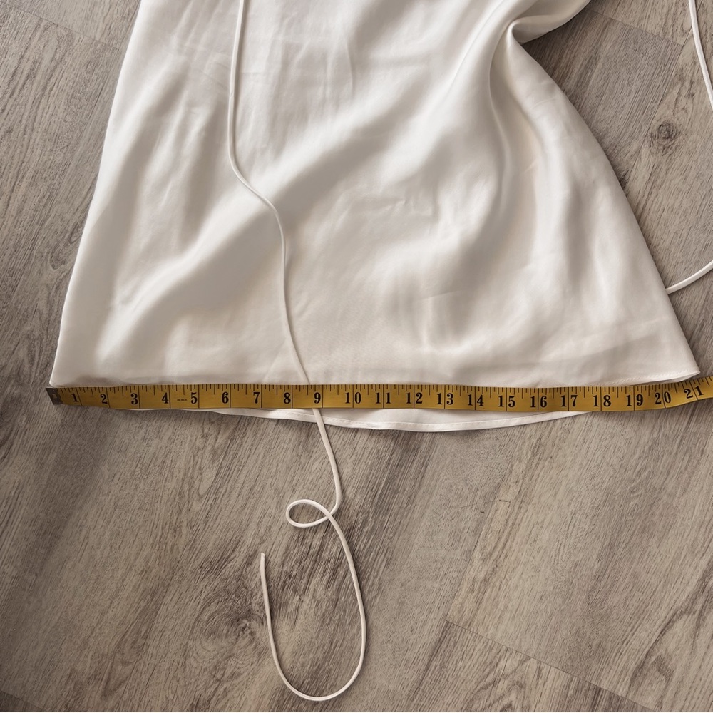 NWT CREAM WHITE SILKY BACKLESS DRESS - Picture 5 of 8